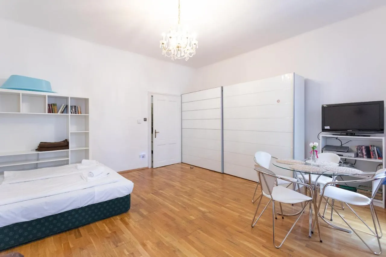 Central Garden Apartments Vienna 0*,