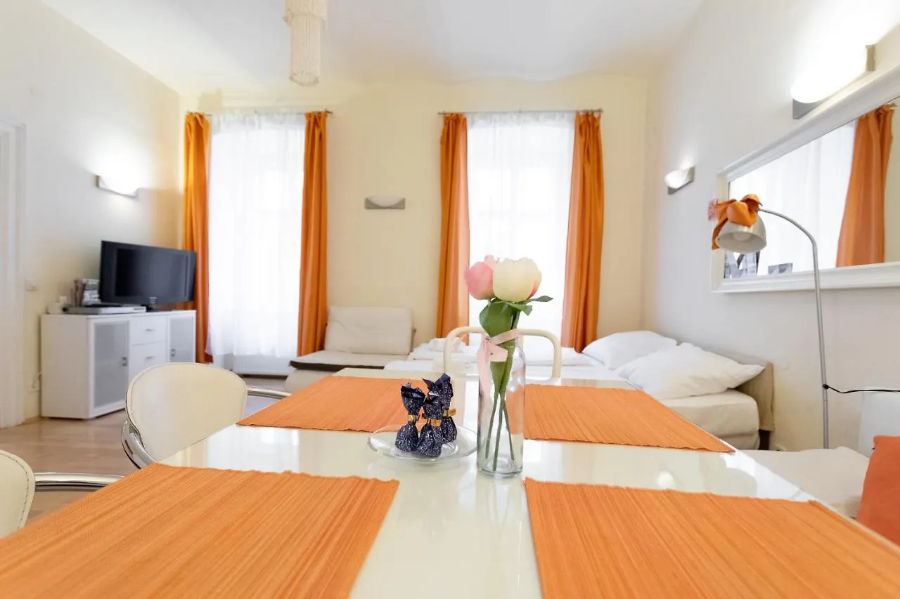 Central Garden Apartments Viena